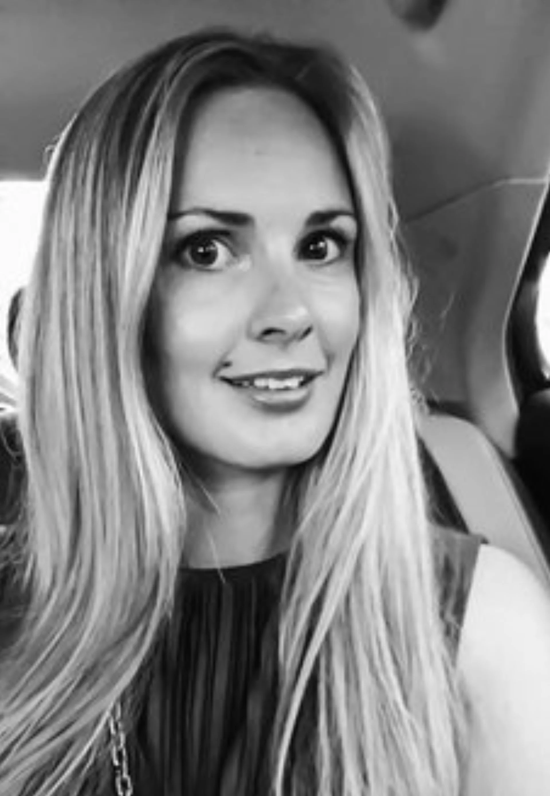 Porträtt av Evelina, medgrundare och kreativ chef på Creating Homes STHLM AB