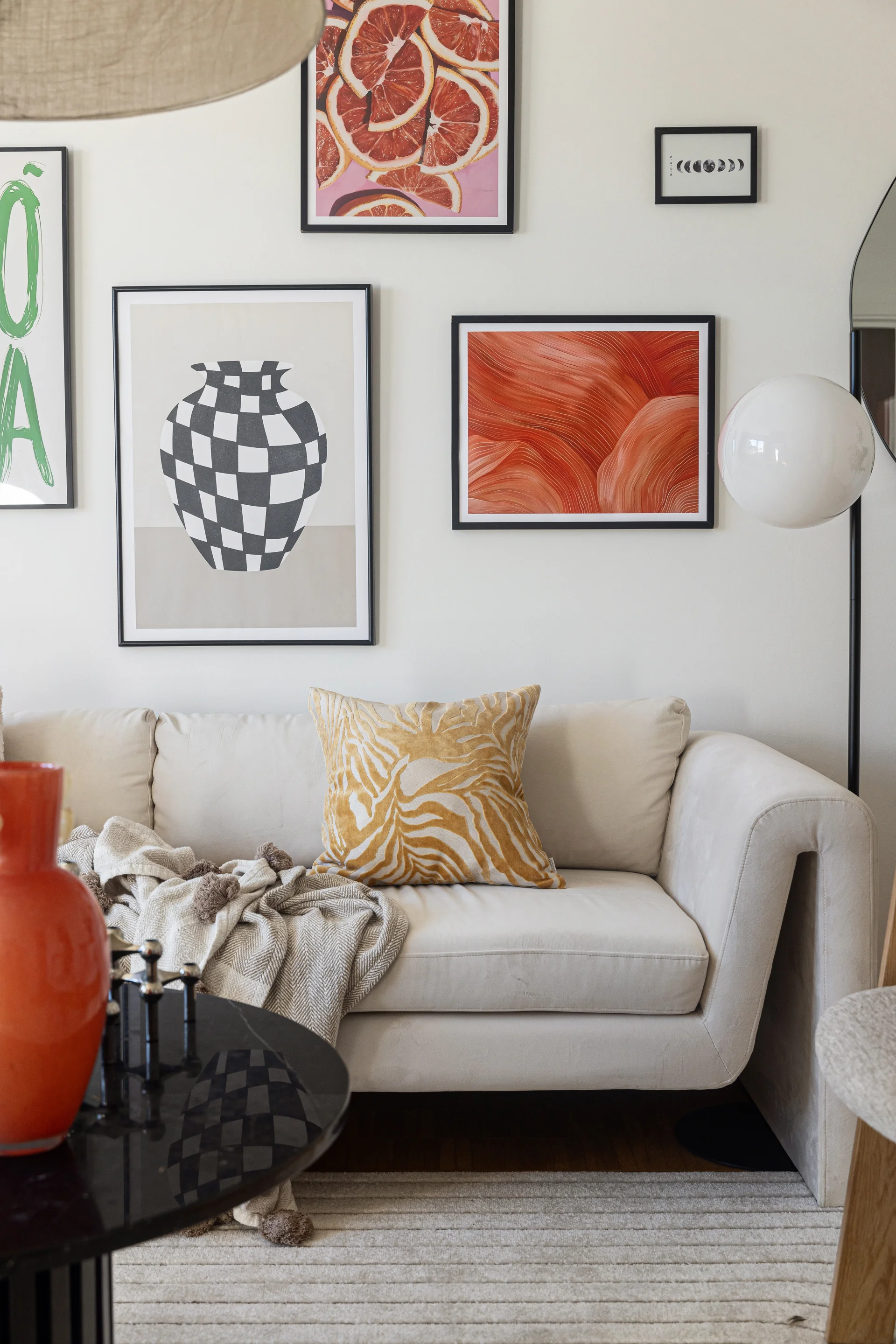 Styling with graphic contrasts